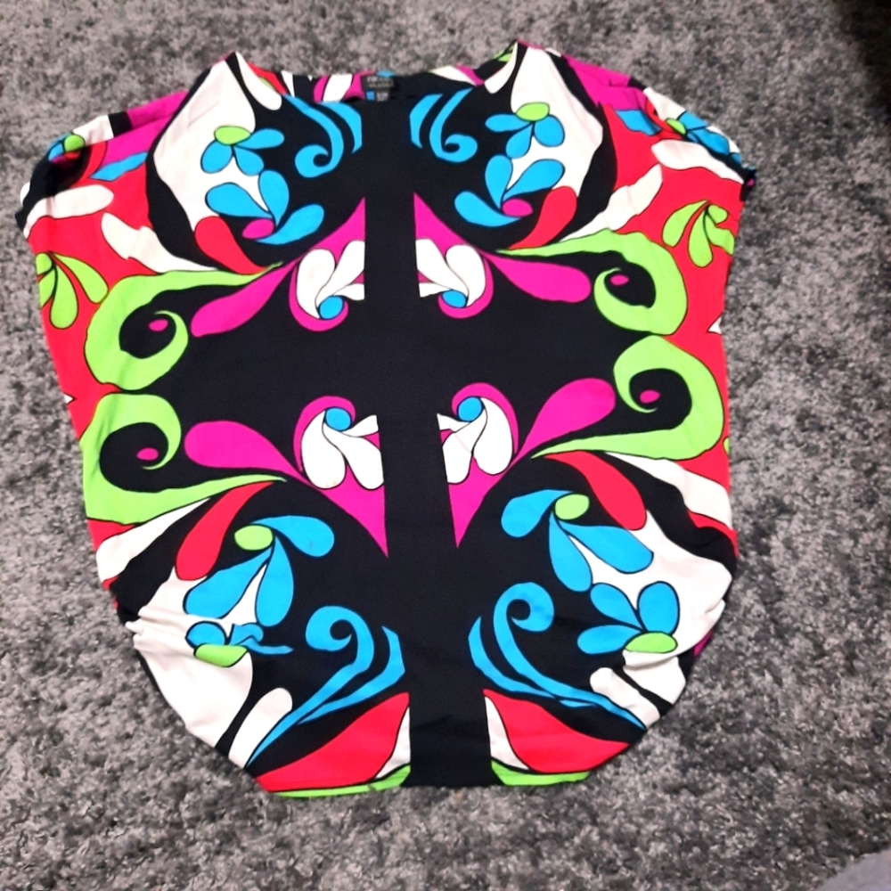 Colorful and Cool Short Sleeve NICOLE Women's Blouse (Size SMALL)